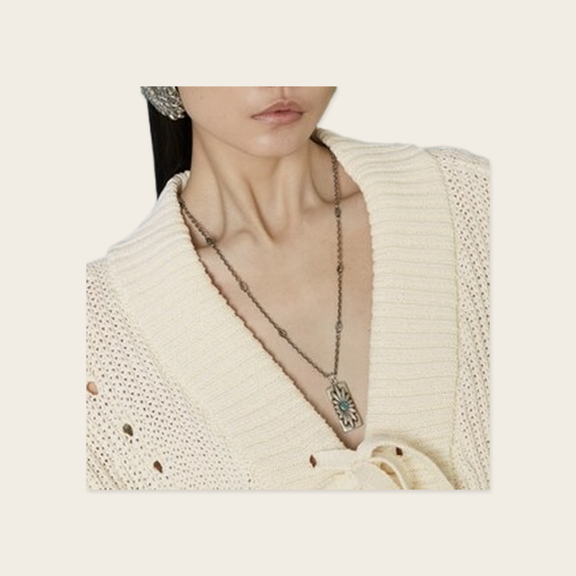 Gucci Interlocking G Engraved Flower Necklace